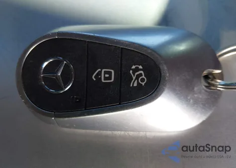 2023 Mercedes-Benz C 300 4Matic z USA, uszkodzony, nr VIN W1KAF4HB9PR082323